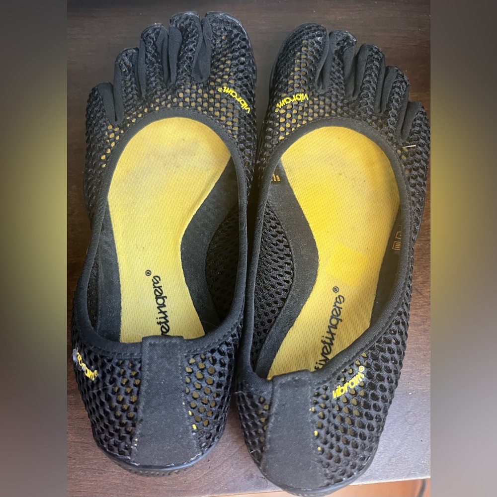 Vibram FiveFingers VI-B 17W2703 Womens Black Mesh Lifestyle Sneakers Shoes 8-8.5